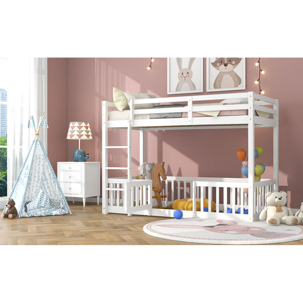 Etagenbett mit rechtwinkliger Treppe, Bett mit Zäune und Türchen, Kinderbett mit Fallschutz und Gitter, Massivholz, weiß (200x90cm)