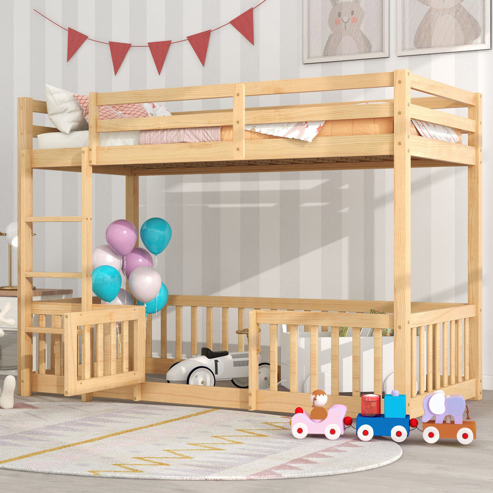 Etagenbett mit rechtwinkliger Treppe, Bett mit Zäune und Türchen, Kinderbett mit Fallschutz und Gitter, Massivholz, weiß (200x90cm)