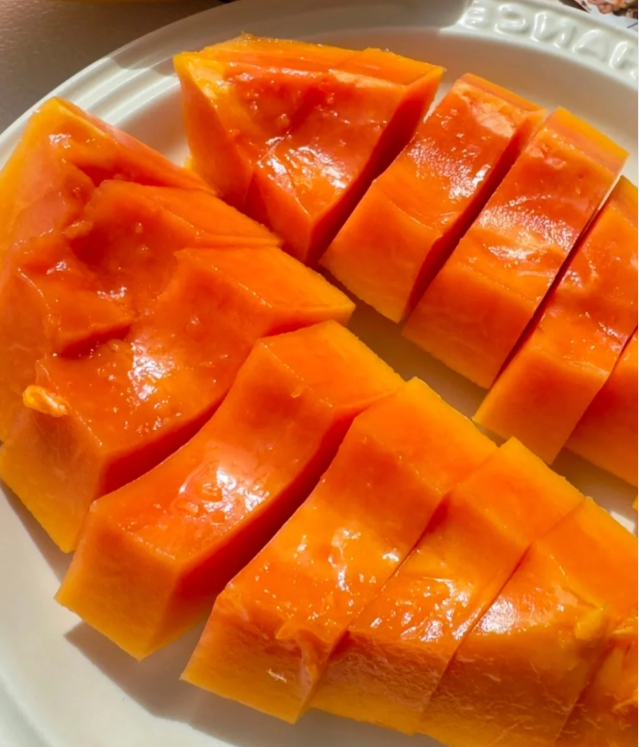 Red Heart Creamy Papaya Seeds